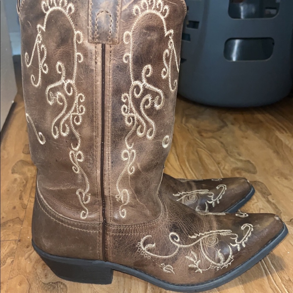 Womens Cavenders boots. Brand new. Never worn